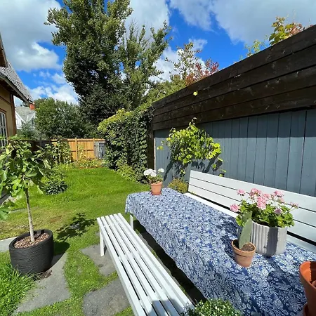 Apartment Cicignon, Peaceful But Central With Garden, Parking And Long Facilities