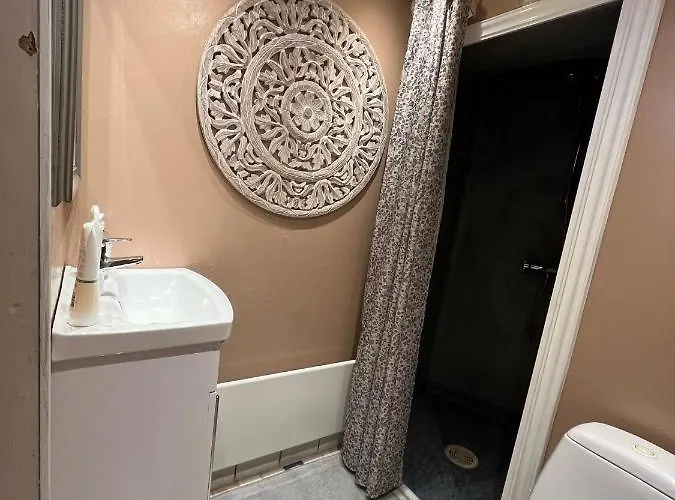 Cicignon, Peaceful But With Garden, Parking And Long Facilities *