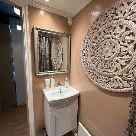 Cicignon, Peaceful But With Garden, Parking And Long Facilities