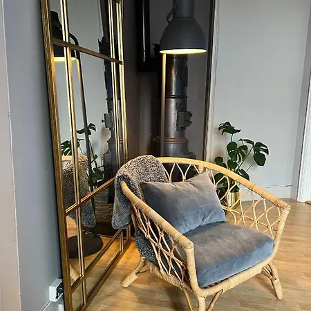 Cicignon, Peaceful But With Garden, Parking And Long Facilities